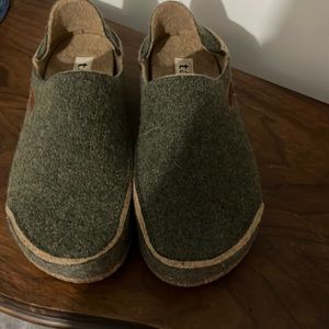 Taos Convertawool brand new. Euro 38 (7-7.5)